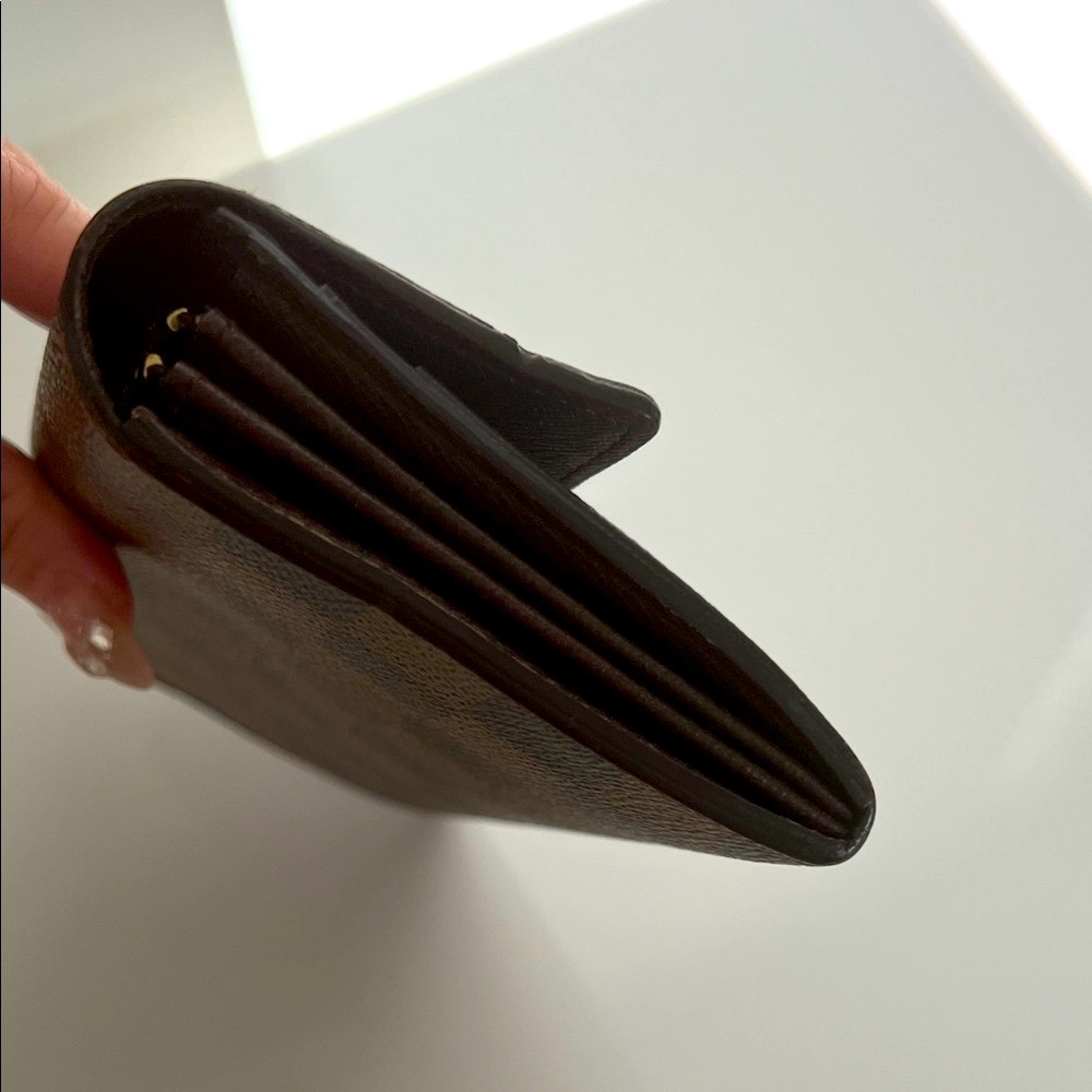 💯 Authentic Louis Vuitton Damier Ebene Wallet with Gold Accent - Picture 9 of 10